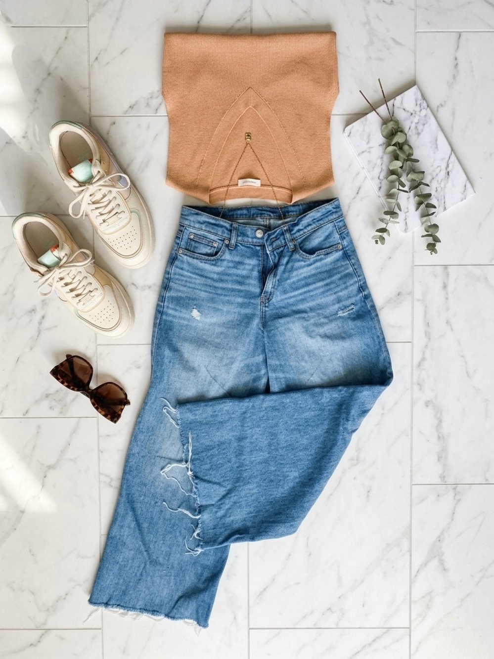 American Eagle Distressed High-Rise wide Leg Jeans